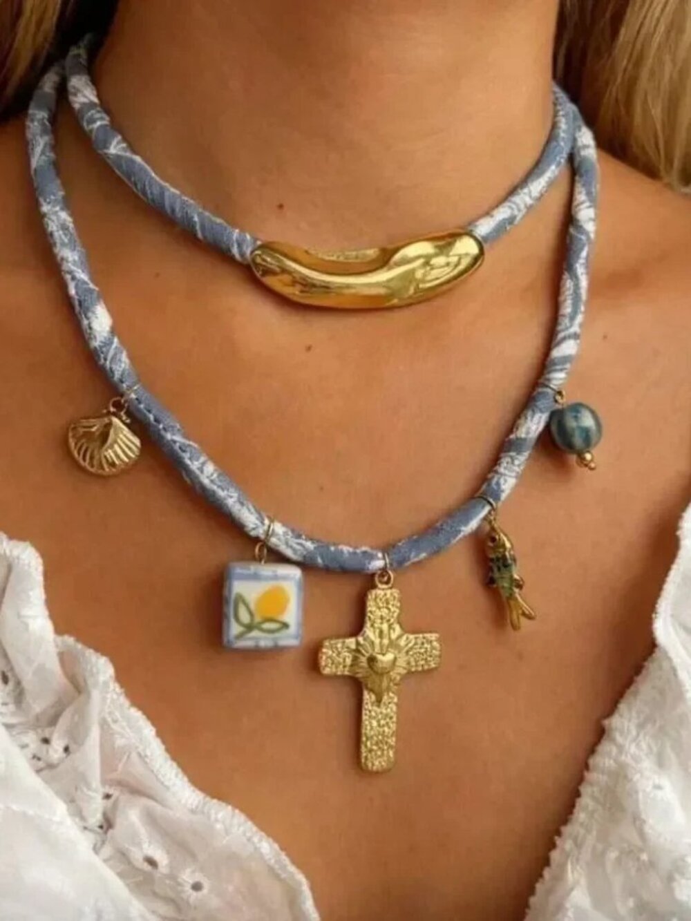 Blue and Gold Necklace Q760